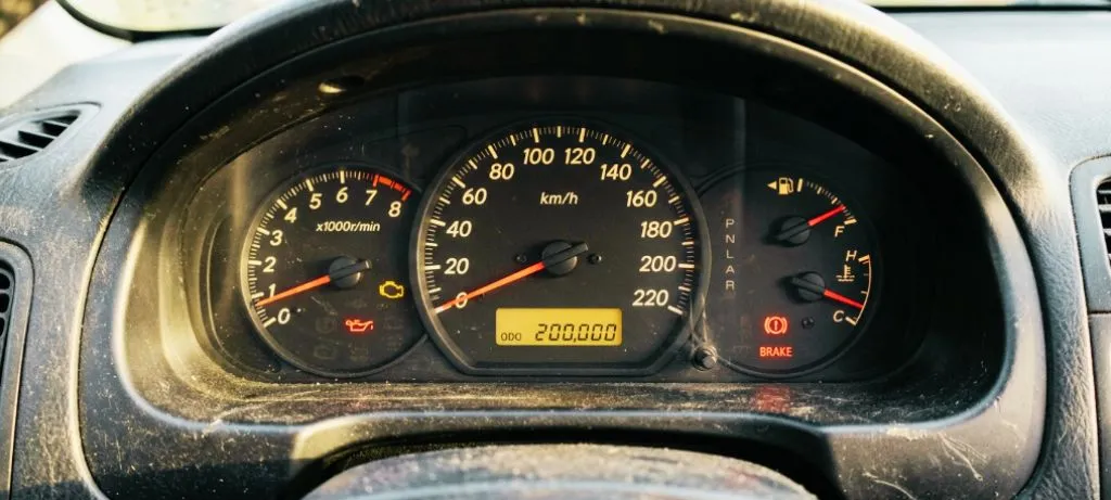 Vale a Pena Comprar Carro Usado com 200 Mil Km no Brasil?